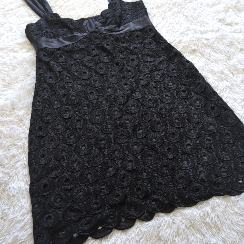 Yoana Baraschi Black Medallion Circle Lace Dress with Silk Trim Size 8 - Picture 3 of 12